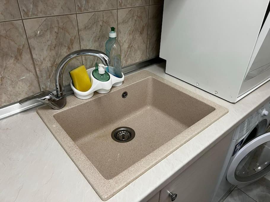 Your In The Center Apartment *